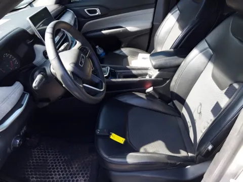 More photos of 2023 Jeep Compass Latitude at AutoGiant USA Indianapolis, IN