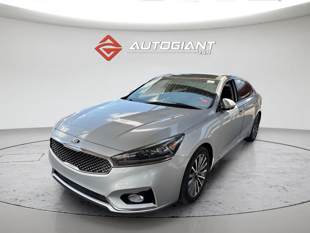 2017 Kia Cadenza Premium's photo
