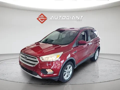 Red 2018 Ford Escape SE for sale in Indianapolis, IN