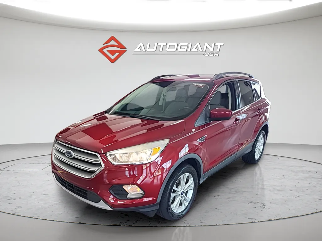 Red 2018 Ford Escape SE for sale in Indianapolis, IN