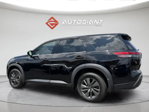 More photos of 2023 Nissan Pathfinder S at AutoGiant USA Indianapolis, IN
