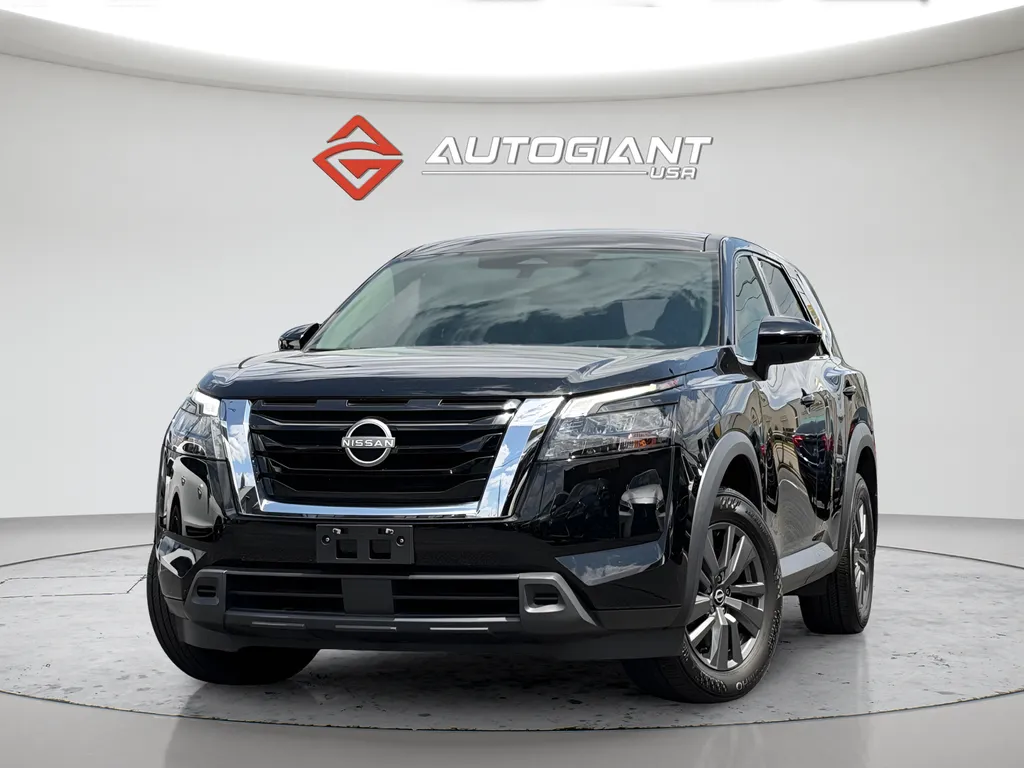 Black 2023 Nissan Pathfinder S for sale in Indianapolis, IN