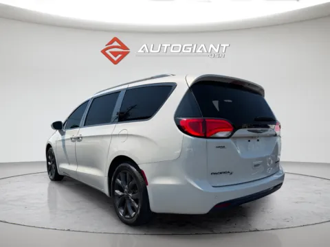 More photos of 2019 Chrysler Pacifica Limited at AutoGiant USA Indianapolis, IN