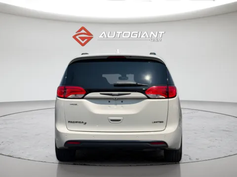 More photos of 2019 Chrysler Pacifica Limited at AutoGiant USA Indianapolis, IN