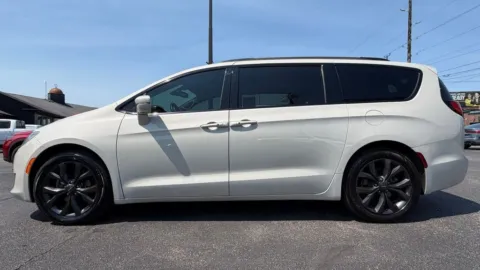 Another view of 2019 Chrysler Pacifica Limited for sale in Indianapolis, IN at AutoGiant USA Indianapolis