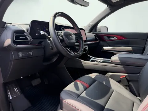 Photos of 2025 Chevrolet Traverse RS for sale in Indianapolis, IN at AutoGiant USA Indianapolis
