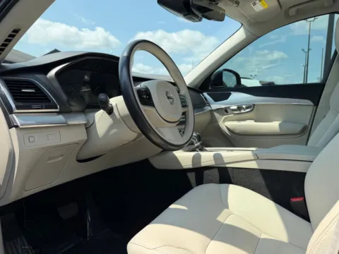 Photos of 2018 Volvo XC90 T5 Momentum for sale in Indianapolis, IN at AutoGiant USA Indianapolis