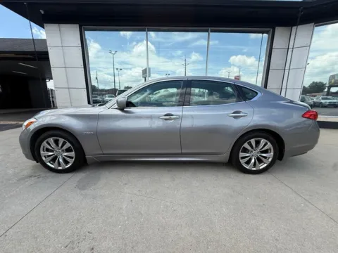 Photos of 2012 INFINITI M Hybrid M35h for sale in Indianapolis, IN at AutoGiant USA Indianapolis