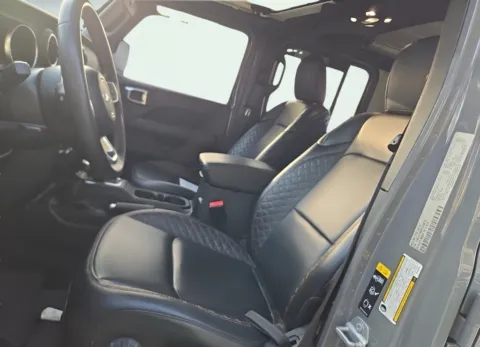 More photos of 2023 Jeep Gladiator Overland at AutoGiant USA Indianapolis, IN