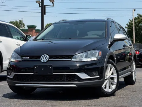 Black 2019 Volkswagen Golf Alltrack for sale in Indianapolis, IN