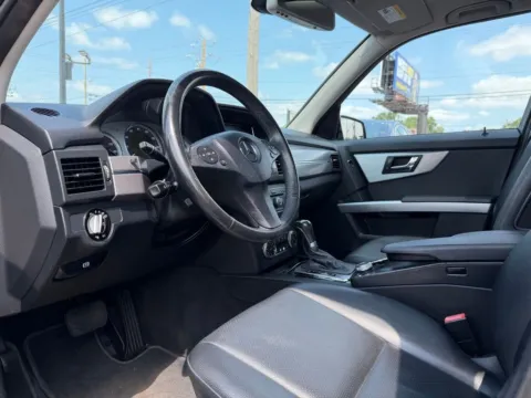 Photos of 2010 Mercedes-Benz GLK 350 for sale in Indianapolis, IN at AutoGiant USA Indianapolis