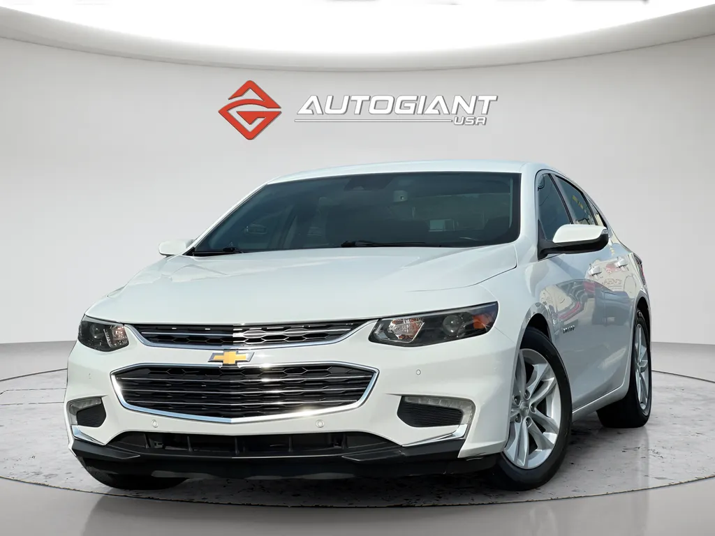 White 2017 Chevrolet Malibu LT for sale in Indianapolis, IN