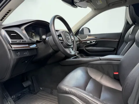 Photos of 2019 Volvo XC90 T6 Momentum for sale in Indianapolis, IN at AutoGiant USA Indianapolis