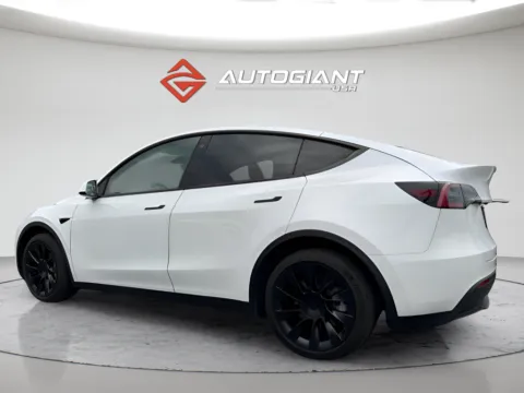 More photos of 2022 Tesla Model Y Long Range at AutoGiant USA Indianapolis, IN