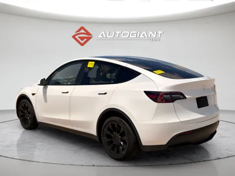 More photos of 2022 Tesla Model Y Long Range at AutoGiant USA Indianapolis, IN