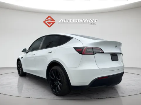 More photos of 2022 Tesla Model Y Long Range at AutoGiant USA Indianapolis, IN