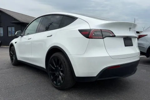 More photos of 2022 Tesla Model Y Long Range at AutoGiant USA Indianapolis, IN