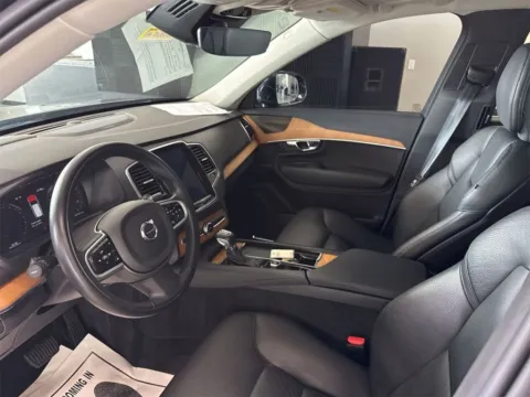 More photos of 2022 Volvo XC90 T6 Momentum at AutoGiant USA Indianapolis, IN