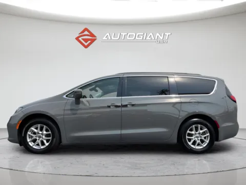 Another view of 2022 Chrysler Pacifica Touring L for sale in Indianapolis, IN at AutoGiant USA Indianapolis