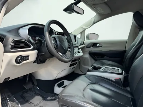 Photos of 2022 Chrysler Pacifica Touring L for sale in Indianapolis, IN at AutoGiant USA Indianapolis
