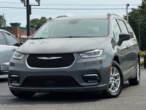 Gray 2022 Chrysler Pacifica Touring L for sale in Indianapolis, IN