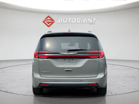 More photos of 2022 Chrysler Pacifica Touring L at AutoGiant USA Indianapolis, IN