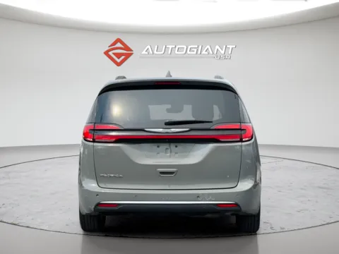 More photos of 2022 Chrysler Pacifica Touring L at AutoGiant USA Indianapolis, IN