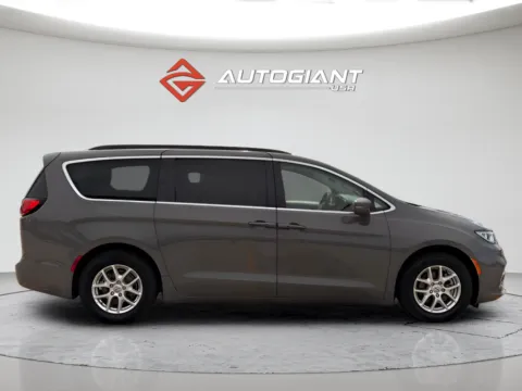 More photos of 2022 Chrysler Pacifica Touring L at AutoGiant USA Indianapolis, IN