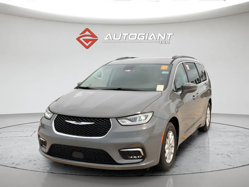 Gray 2022 Chrysler Pacifica Touring L for sale in Indianapolis, IN