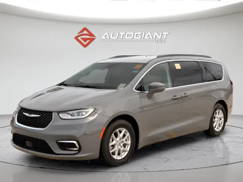 Photos of 2022 Chrysler Pacifica Touring L for sale in Indianapolis, IN at AutoGiant USA Indianapolis