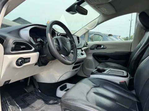 Photos of 2022 Chrysler Pacifica Touring L for sale in Indianapolis, IN at AutoGiant USA Indianapolis