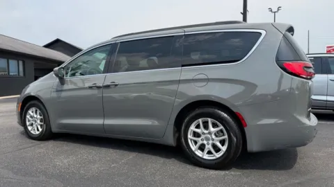 More photos of 2022 Chrysler Pacifica Touring L at AutoGiant USA Indianapolis, IN