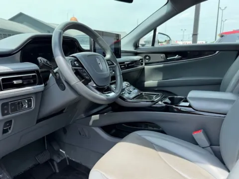 Photos of 2021 Lincoln Nautilus Reserve for sale in Indianapolis, IN at AutoGiant USA Indianapolis