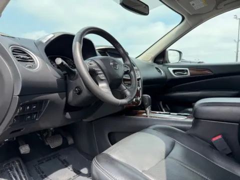 Photos of 2020 Nissan Pathfinder Platinum for sale in Indianapolis, IN at AutoGiant USA Indianapolis