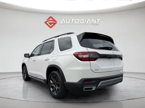 More photos of 2024 Honda Pilot Elite at AutoGiant USA Indianapolis, IN