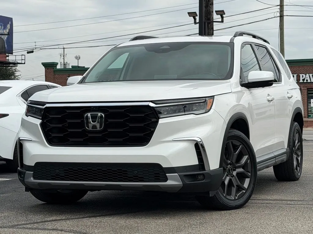 White 2024 Honda Pilot Elite for sale in Indianapolis, IN