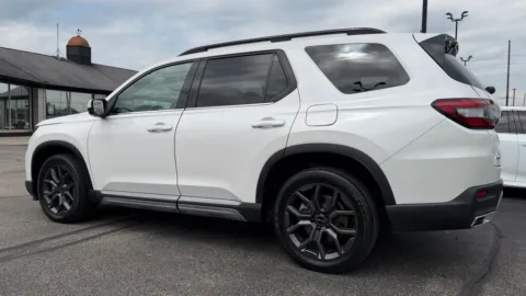 More photos of 2024 Honda Pilot Elite at AutoGiant USA Indianapolis, IN