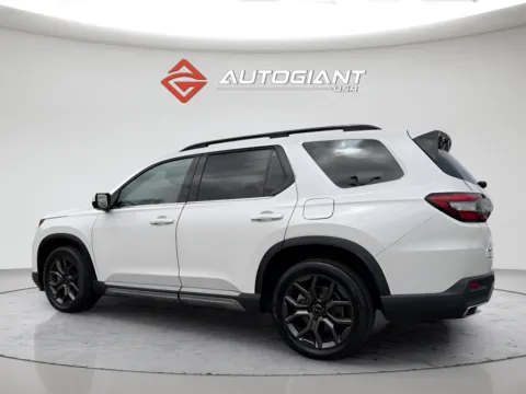 More photos of 2024 Honda Pilot Elite at AutoGiant USA Indianapolis, IN