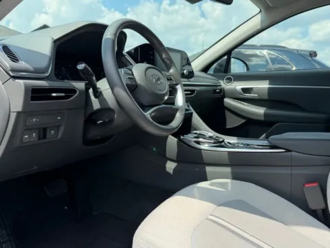 Photos of 2020 Hyundai Sonata SEL for sale in Indianapolis, IN at AutoGiant USA Indianapolis