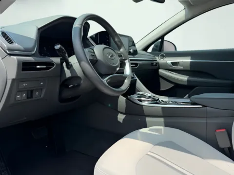 Photos of 2020 Hyundai Sonata SEL for sale in Indianapolis, IN at AutoGiant USA Indianapolis