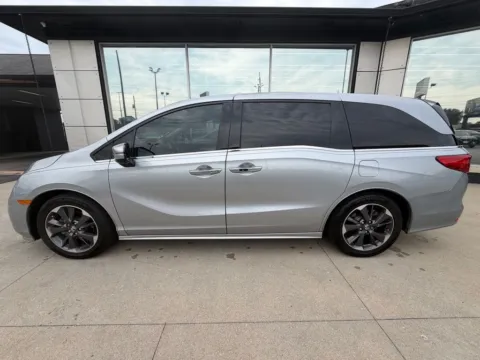Photos of 2022 Honda Odyssey Elite for sale in Indianapolis, IN at AutoGiant USA Indianapolis
