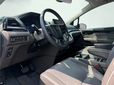 Photos of 2022 Honda Odyssey Elite for sale in Indianapolis, IN at AutoGiant USA Indianapolis