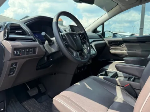 Photos of 2022 Honda Odyssey Elite for sale in Indianapolis, IN at AutoGiant USA Indianapolis