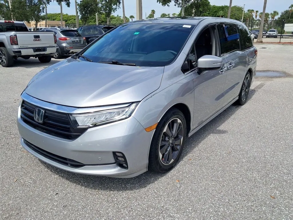 Silver 2022 Honda Odyssey Elite for sale in Indianapolis, IN