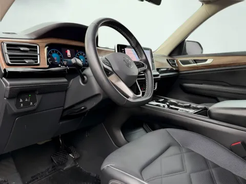 Photos of 2024 Volkswagen Atlas 2.0T SE w/Technology for sale in Indianapolis, IN at AutoGiant USA Indianapolis