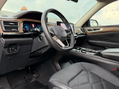 Photos of 2024 Volkswagen Atlas 2.0T SE w/Technology for sale in Indianapolis, IN at AutoGiant USA Indianapolis