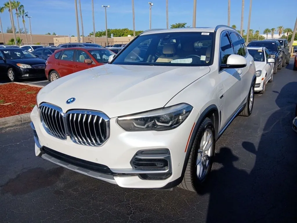 White 2022 BMW X5 xDrive45e for sale in Indianapolis, IN