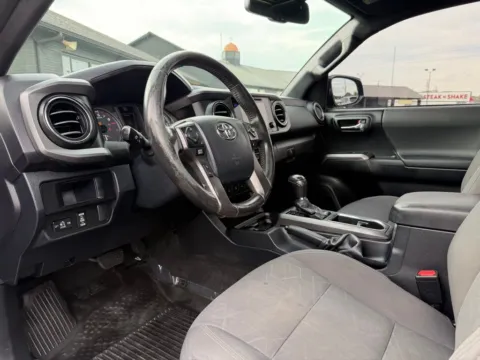Photos of 2016 Toyota Tacoma TRD Off-Road for sale in Indianapolis, IN at AutoGiant USA Indianapolis