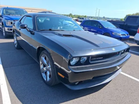 Photos of 2010 Dodge Challenger R/T for sale in Indianapolis, IN at AutoGiant USA Indianapolis