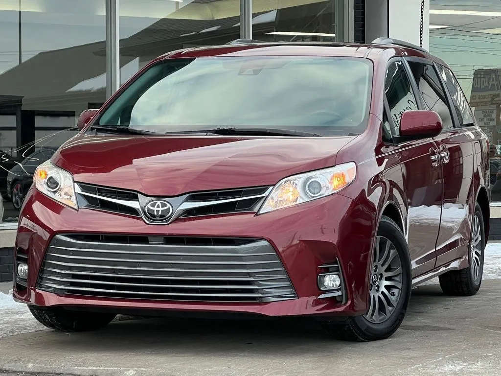 2018 Toyota Sienna XLE for sale in Indianapolis, IN